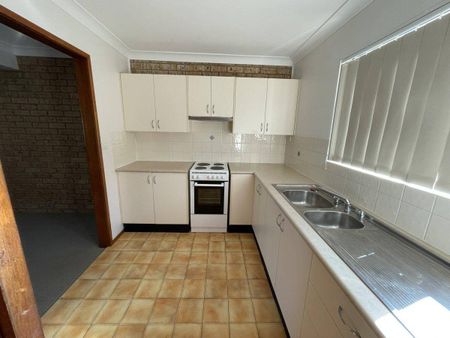 Coastal 2-Bedroom Townhouse – Just 200m from the beach - Photo 3