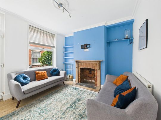 3 bedroom Terraced House to rent - Photo 1