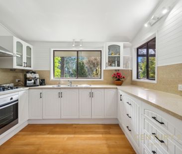 Executive Country Home - Photo 4