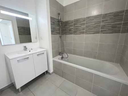 location Appartement T3 DE 56.7m² À PUGET SUR ARGENS - Photo 4