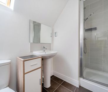 4 bedroom semi-detached house to rent - Photo 2