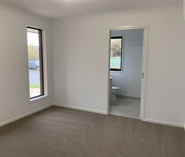 1 Trinity Way Ascot VIC - Photo 5