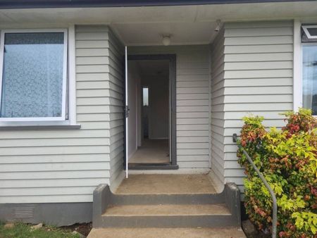 Two-Bedroom Home with Two-Bedroom Sleepout - Otangarei - Photo 5
