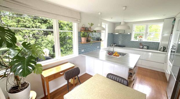 EXCEPTIONALLY PRESENTED 3x BEDROOM FAMILY HOME: - Photo 1