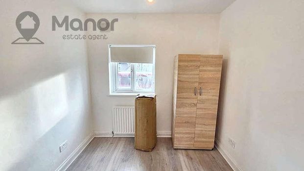 Lonsdale Avenue, East Ham, E6 - Photo 1