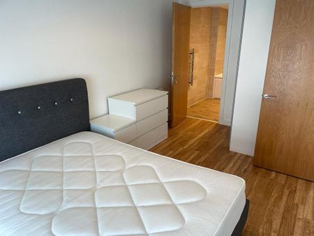 2 bedroom flat to rent - Photo 2