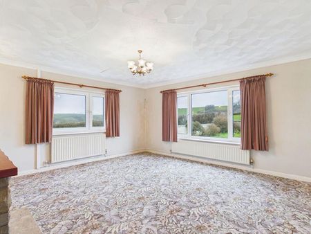 3 bedroom detached bungalow to rent - Photo 2