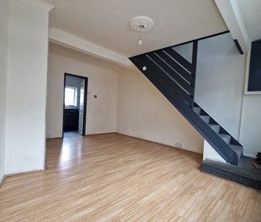 2 Bed Terraced House, Russell Rise, LU1 - Photo 4