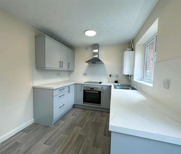 3 bedroom semi-detached house to rent - Photo 3