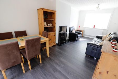 3 bedroom semi-detached house to rent - Photo 2