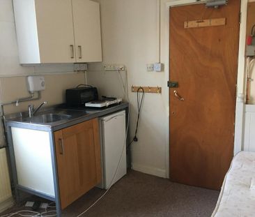 Studio to rent - Photo 2