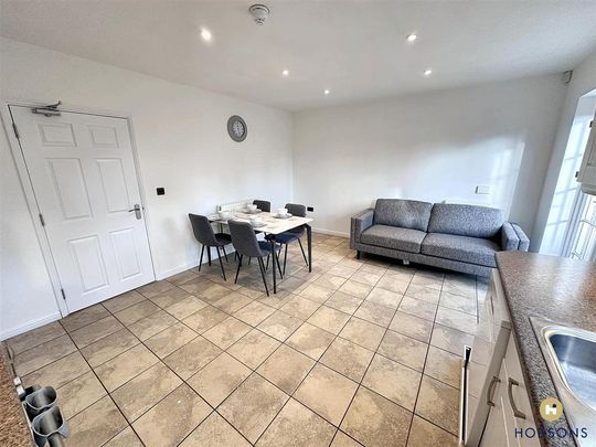 1 bedroom in a house share to rent - Photo 1