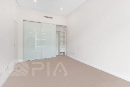 Luxurious 1 bedroom apartment close to amenities for lease - Photo 3