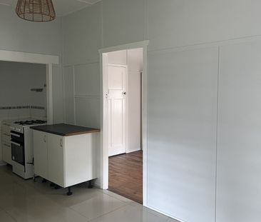 One Bedroom Unit walking distance to the City! - Photo 6