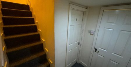 Room 1, Knowle Road, Burley, Leeds, LS4 2PJ - Photo 4