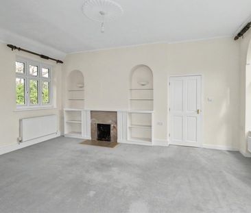 West Avenue, Whiteley Village, Hersham - Photo 1