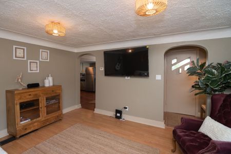 For Lease - 5853 Mcleod Road, Niagara Falls, Ontario - Photo 4