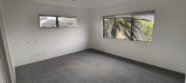 Spacious Family Home in East Tamaki - Photo 1