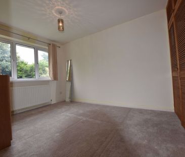 1 bedroom Flat in Abbeydale Grove, Leeds - Photo 5