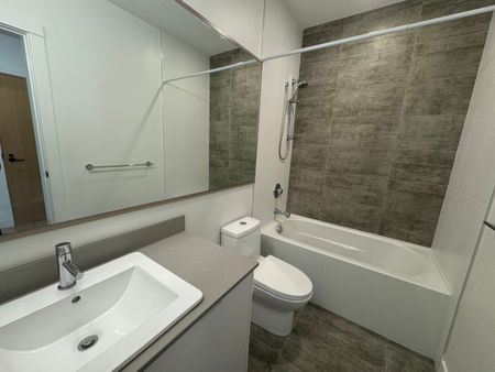 5th Floor Condo in Upper Montrose Building - Photo 5