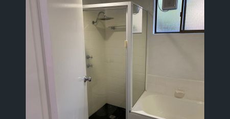 Contemporary style and air-conditioning on cosmopolitan Darby Street. - Photo 5