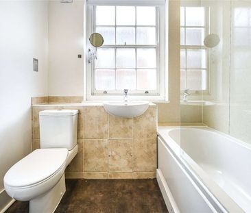 Excellent size 1 bedroom apartment in a central location, close to ... - Photo 3