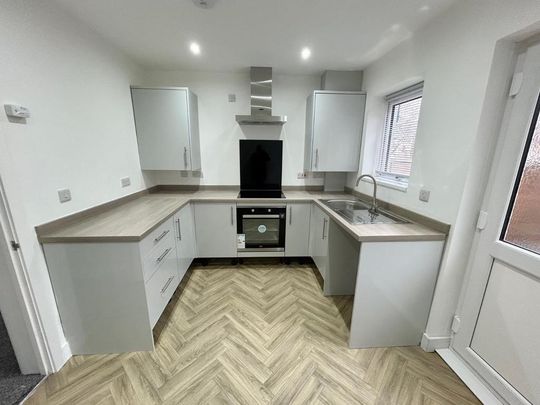 2 bedroom end of terrace house to rent - Photo 1