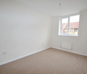3 bedroom end of terrace house to rent - Photo 3