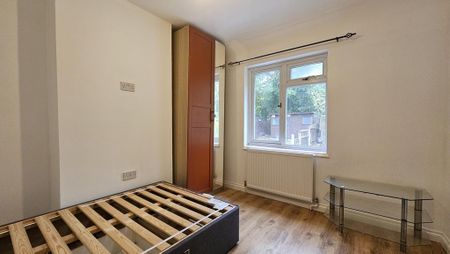 4 bedroom townhouse to rent - Photo 2