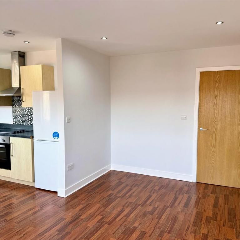 2 bedroom flat to rent - Photo 1