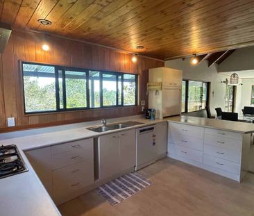 Family Home Steps away from Rangitoto College ... - Photo 1