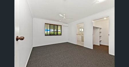 Family Home with a Shed! - Photo 4