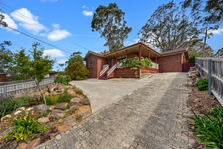 Spacious home among the gum trees - Photo 4