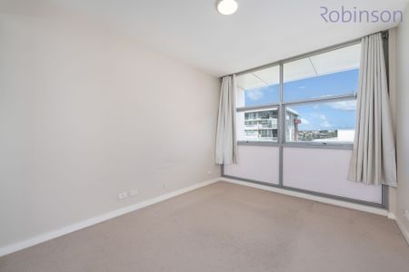 Spacious, air-conditioned one bedroom apartment; centrally located. - Photo 3