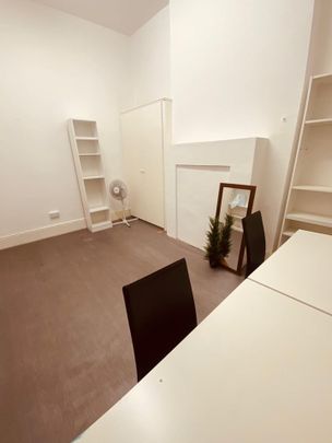 1 Bed Flat, Kensington Church Street, W8 - Photo 1