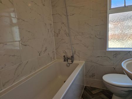 3 bed flat to rent in Danby Gardens, Heaton, NE6 - Photo 5