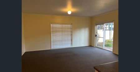 Comfort & Convenience for Family Living! - Photo 2