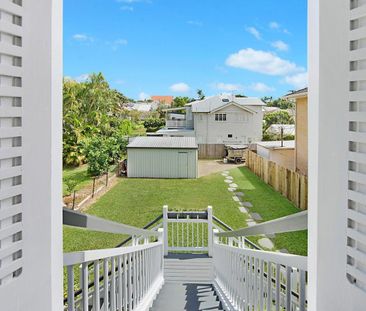 Spacious Family Haven in Prime Clayfield Location. - Photo 1