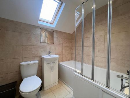 3 bedroom apartment to rent - Photo 4