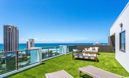 Stunning Penthouse Living in Surfers Paradise - Photo 4