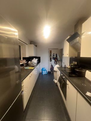 3 Bed Semi-Detached House, Brighton, BN2 - Photo 1