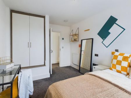 4 bedroom flat to rent - Photo 3