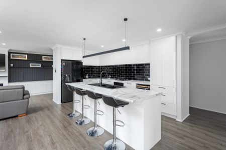 Enjoy comfort, space, and convenience - Photo 3