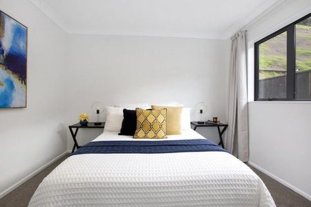 Charming 3 BD home in Whitby (optional furnishing) - Photo 4