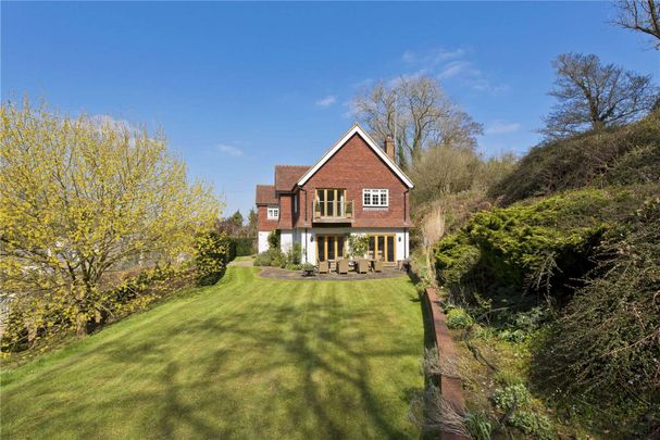 A wonderful country home set in an idyllic rural location, beautifully finished to offer cosy country living. - Photo 1