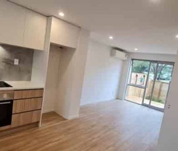 Modern 2BR Townhouse in Botany Downs - Photo 2