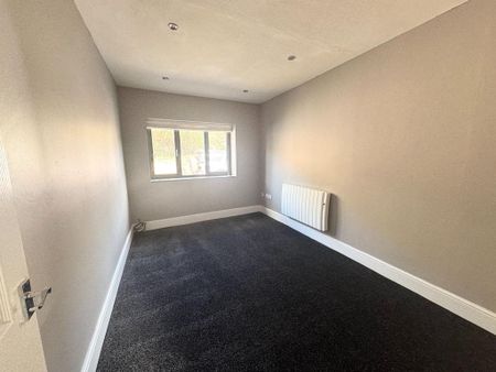 4 bedroom semi-detached house to rent - Photo 2