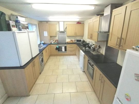 Room 3 - Wellesley Avenue, Belfast BT9 6DH - Photo 1