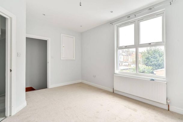 3 bedroom flat to rent - Photo 1