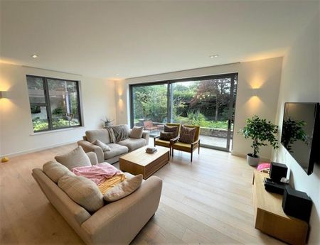 6 Bedroom Detached To Let - Photo 2
